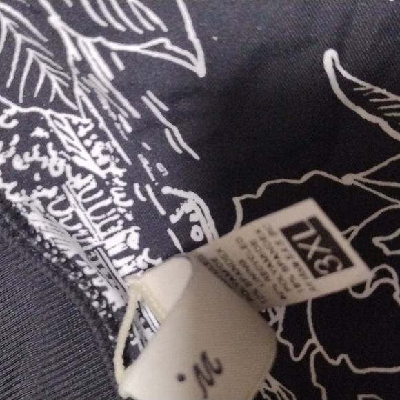 🆕 Maaji reversible Black and white swim bottom - Picture 6 of 8